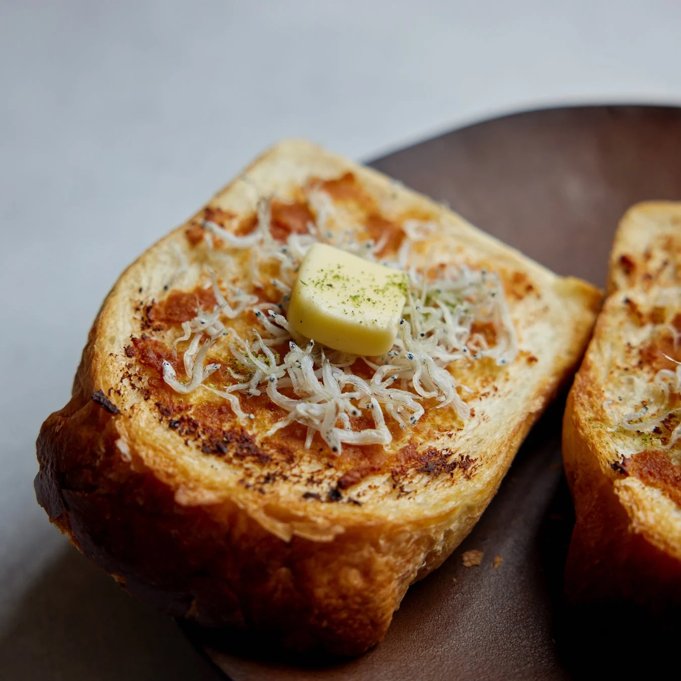 しらすとバターのトースト