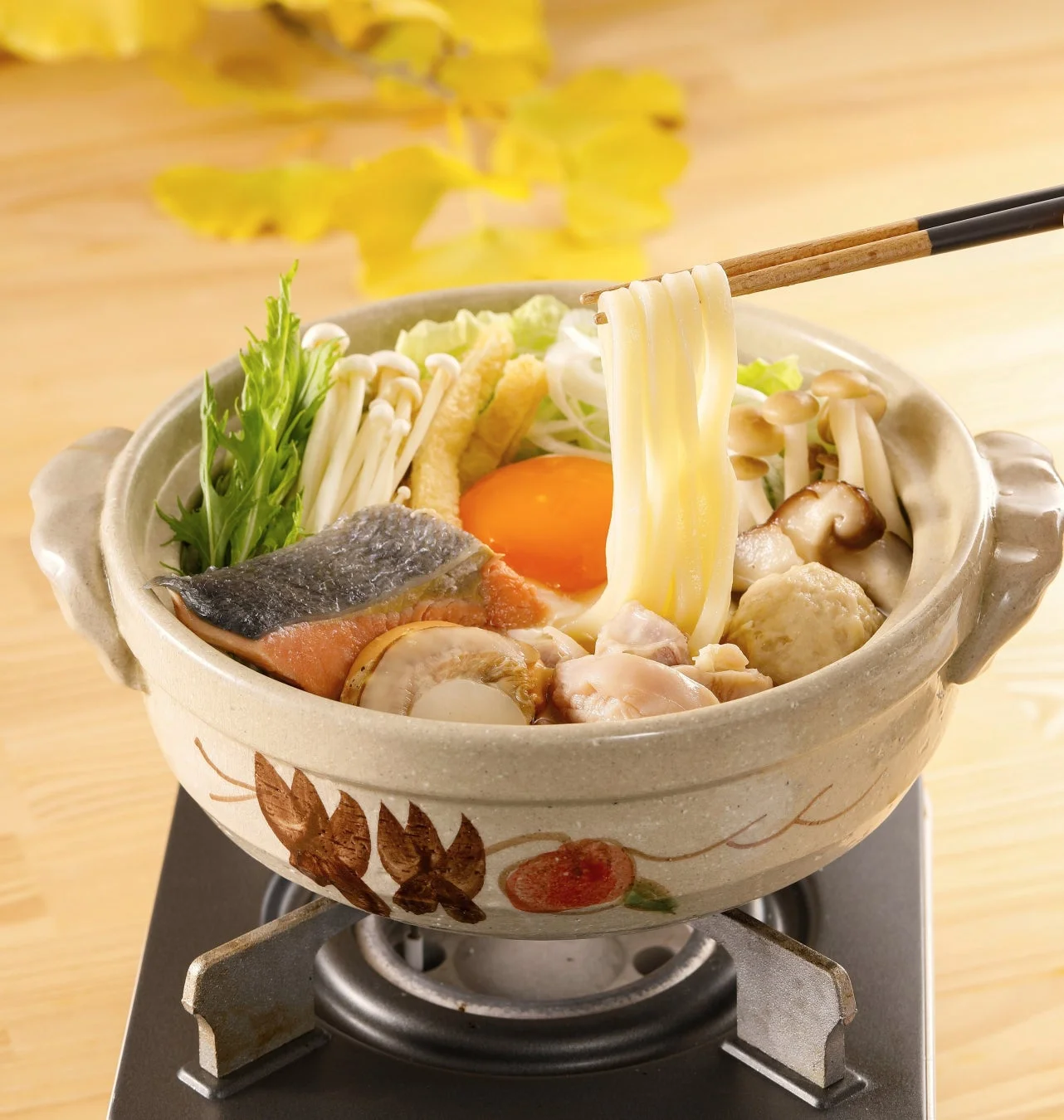 帆立と鮭の鍋焼きうどん