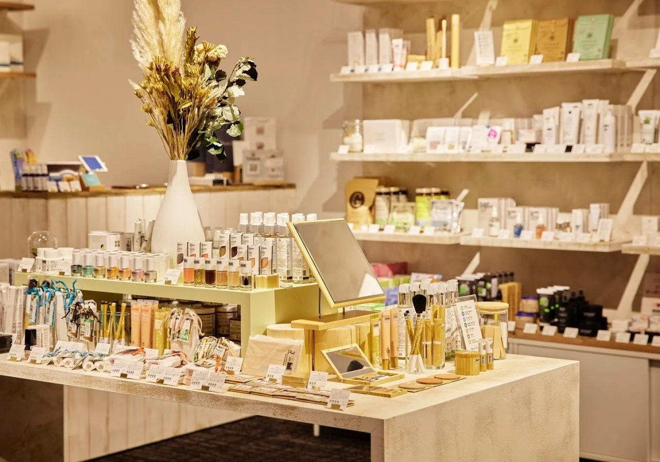 Ethical&SEA+m 梅田蔦屋書店の店内