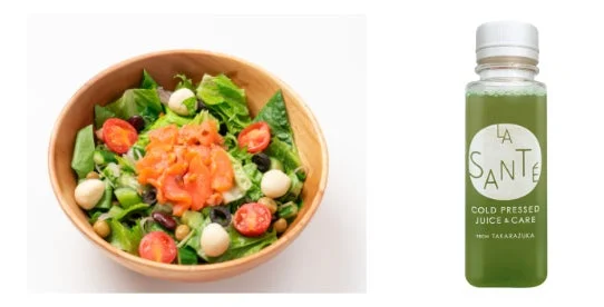 スモークサーモンとチーズの贅沢サラダとライトグリーンジュース