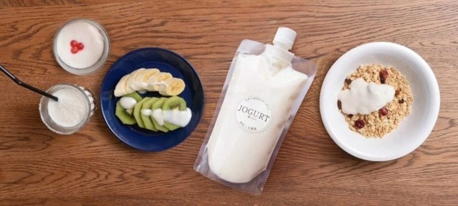 ヨーグルトとフルーツ、グラノーラ