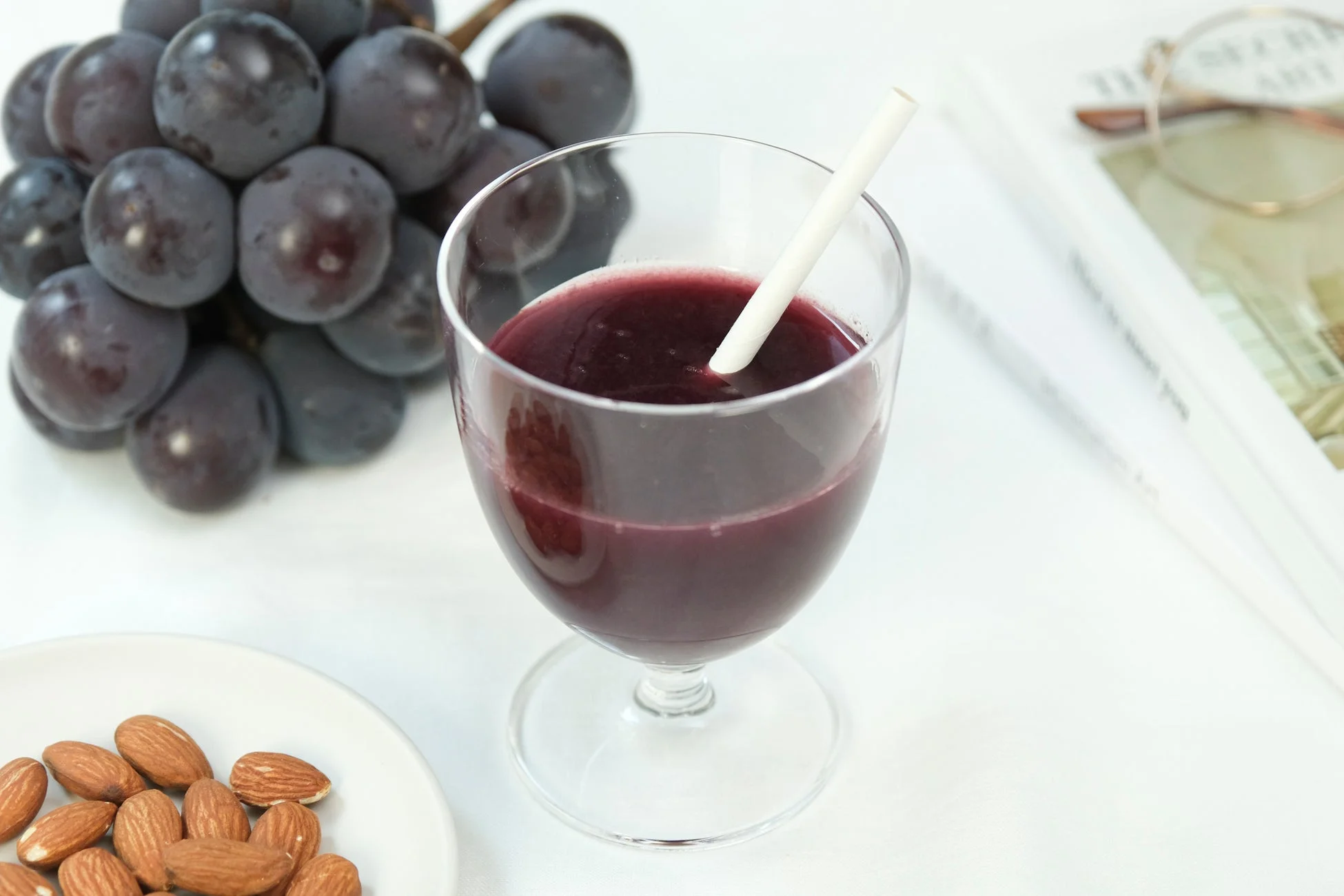 ぶどうとぶどうジュース、アーモンド