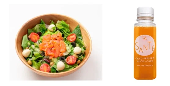 スモークサーモンとチーズの贅沢サラダとピーターオレンジジュース