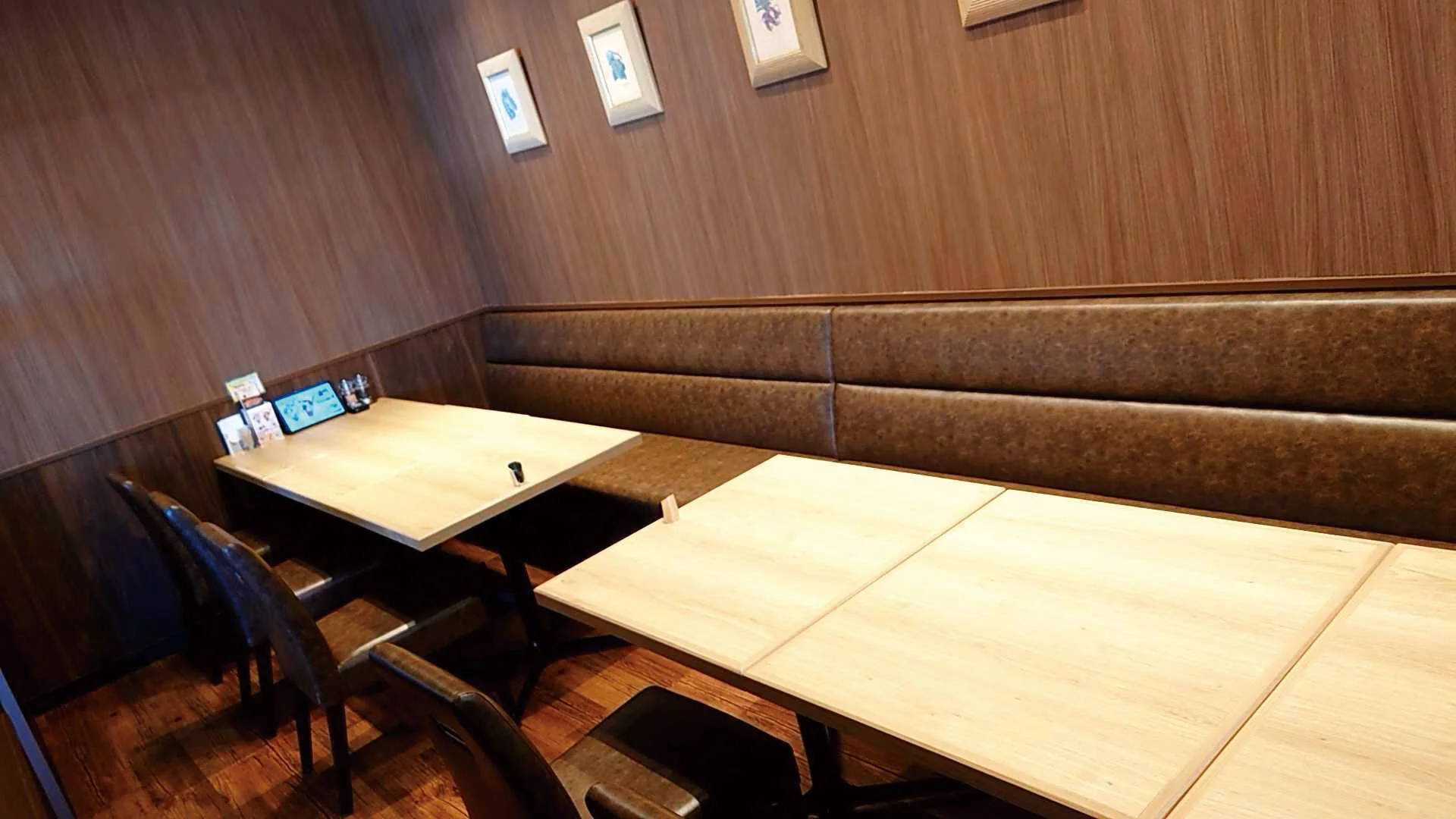 窓際 稼働式テーブル