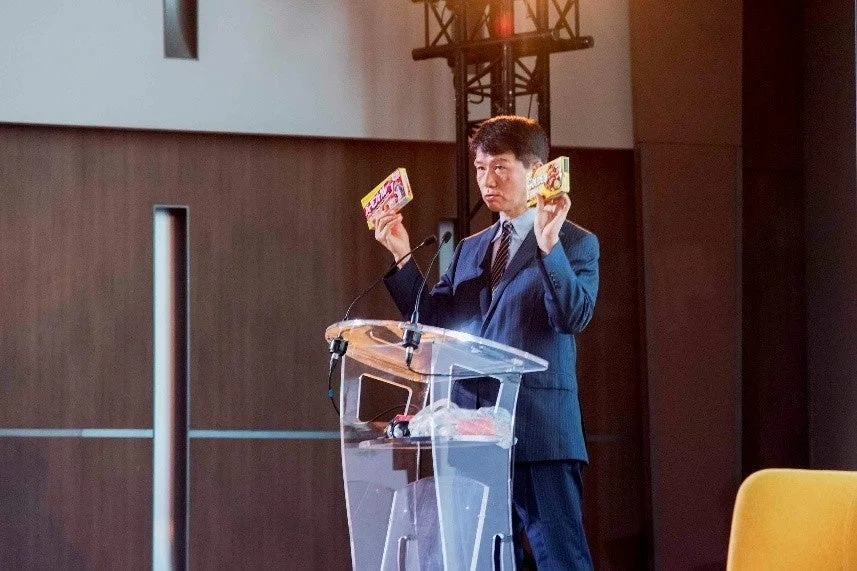 製品発表中の井上氏