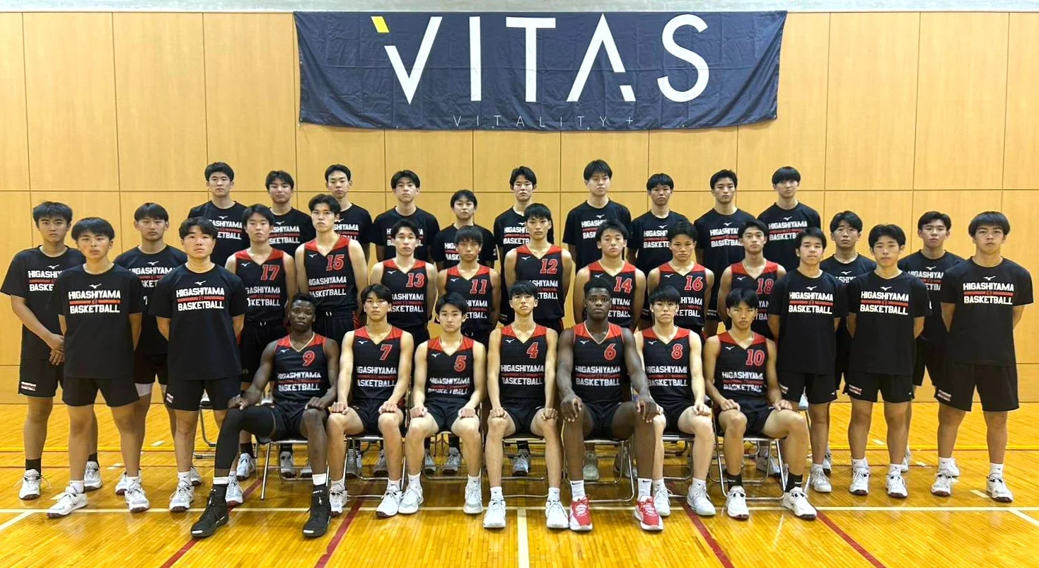 VITASロゴとバスケットボール