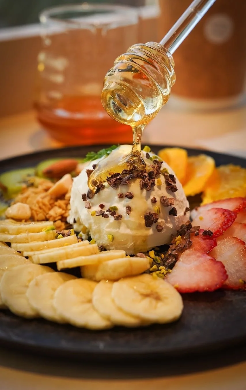 ヨーグルトとフルーツの盛り付け