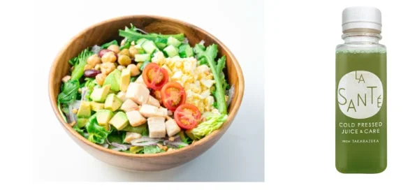 ごろごろグリルチキンのコブサラダとライトグリーンジュース