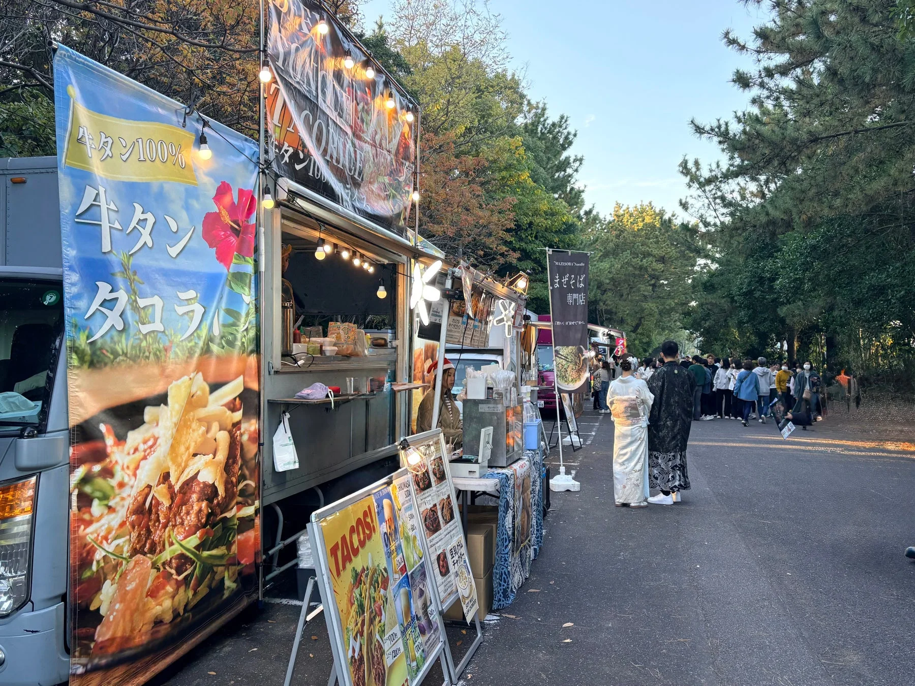 フードトラックが集まる様子