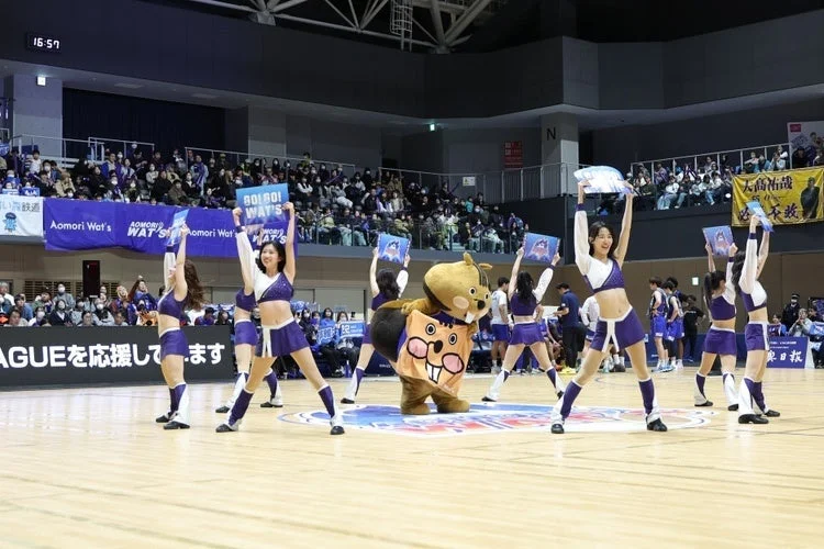 青森ワッツのチアダンスチーム「Blue Rings」