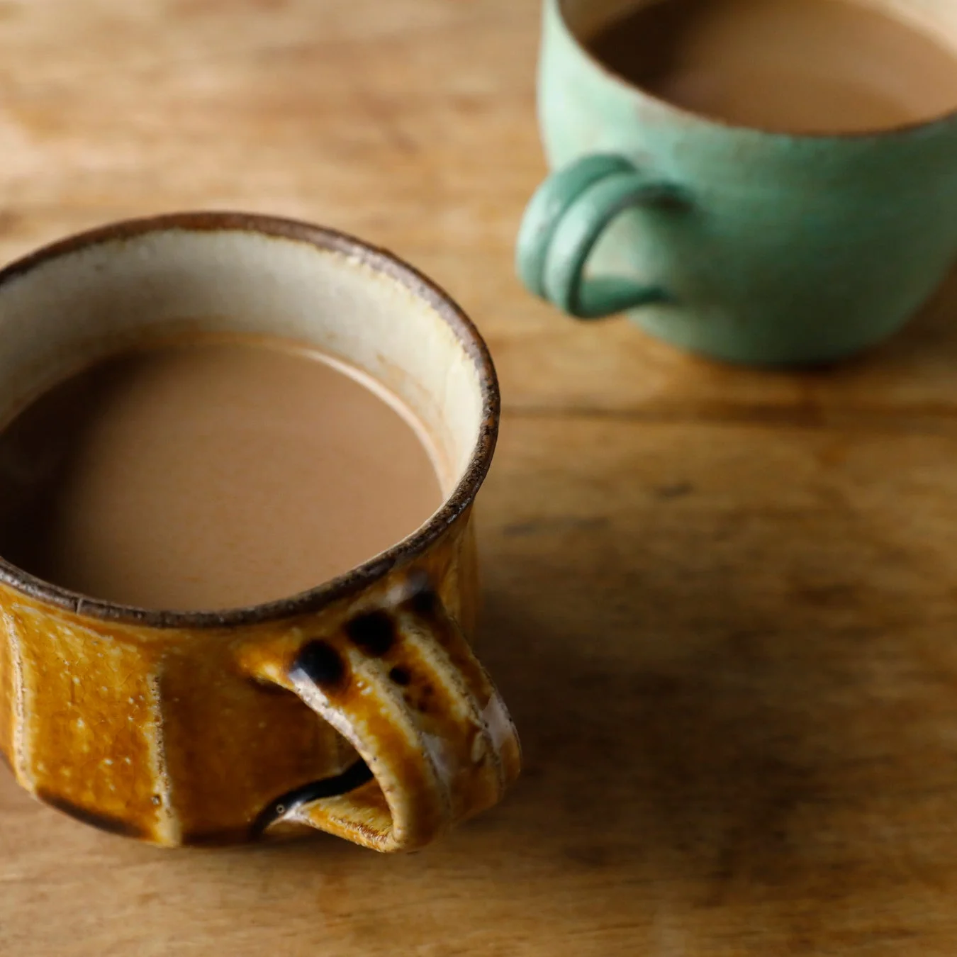 二つのマグカップ