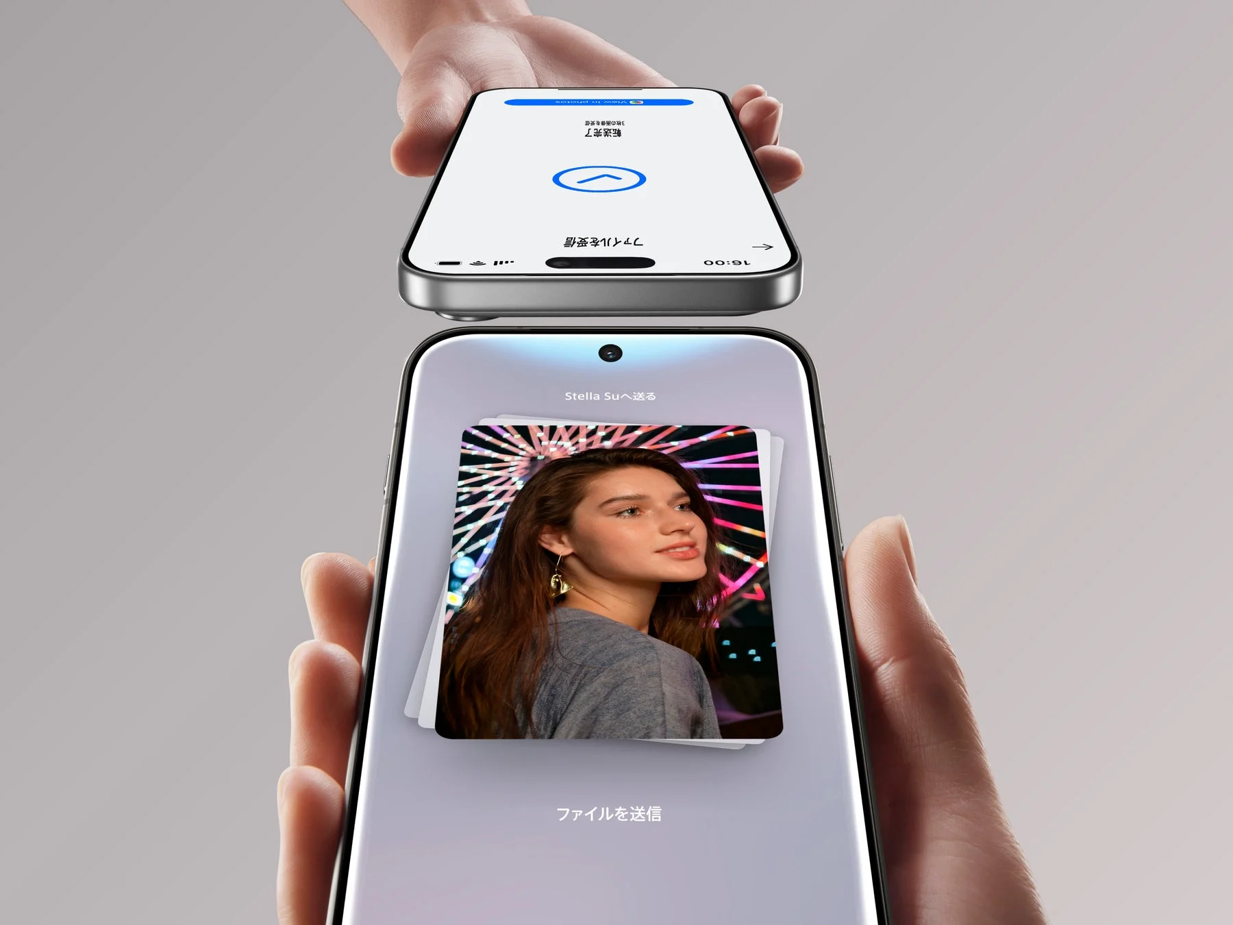 二台のスマートフォンが上下に配置され、下のスマホから上のスマホへ写真が転送されている様子が描かれています。下のスマホの画面には女性のポートレート写真が表示されており、ファイル送信の機能を示唆しています。