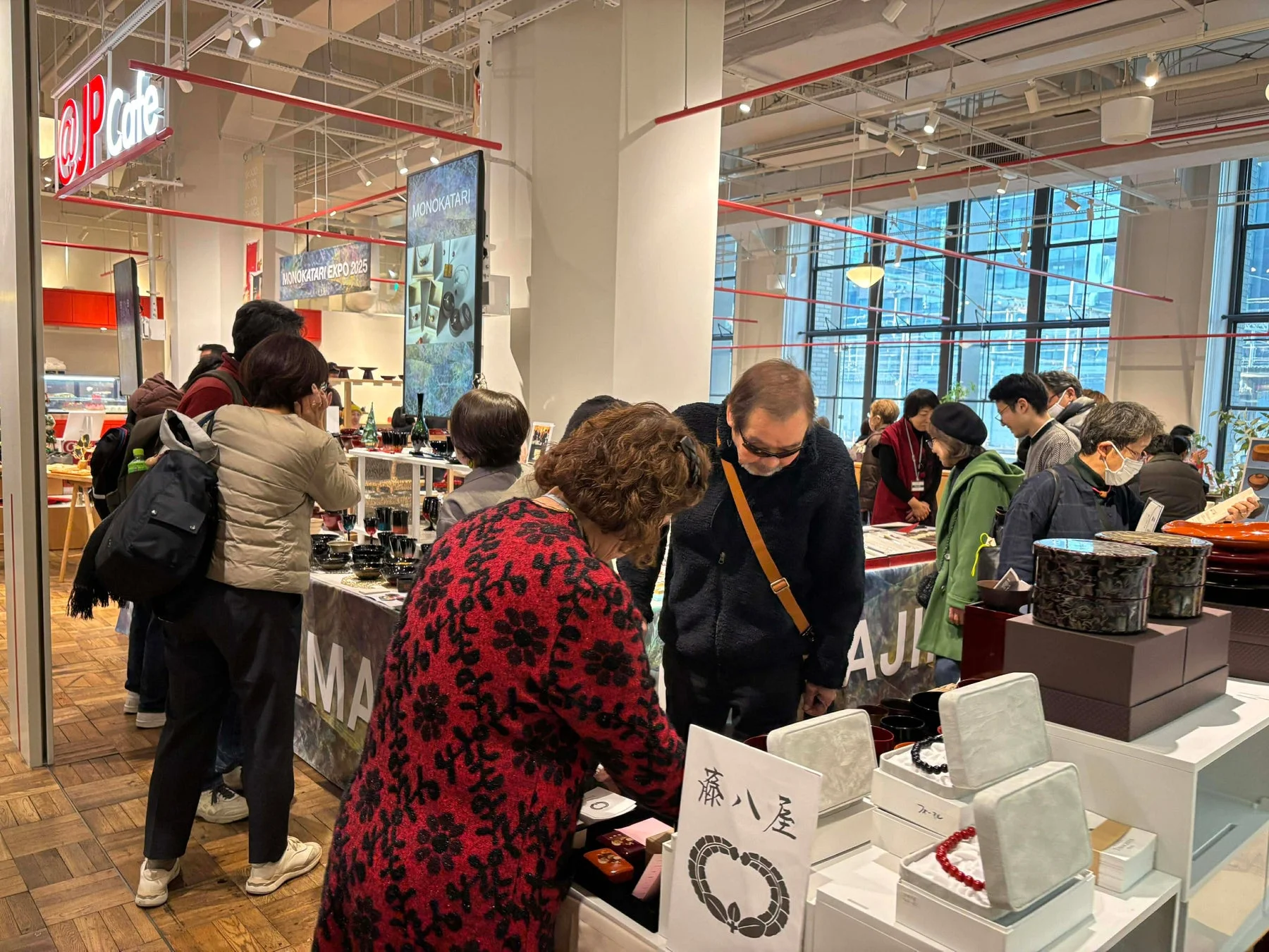 イベント会場の賑わい