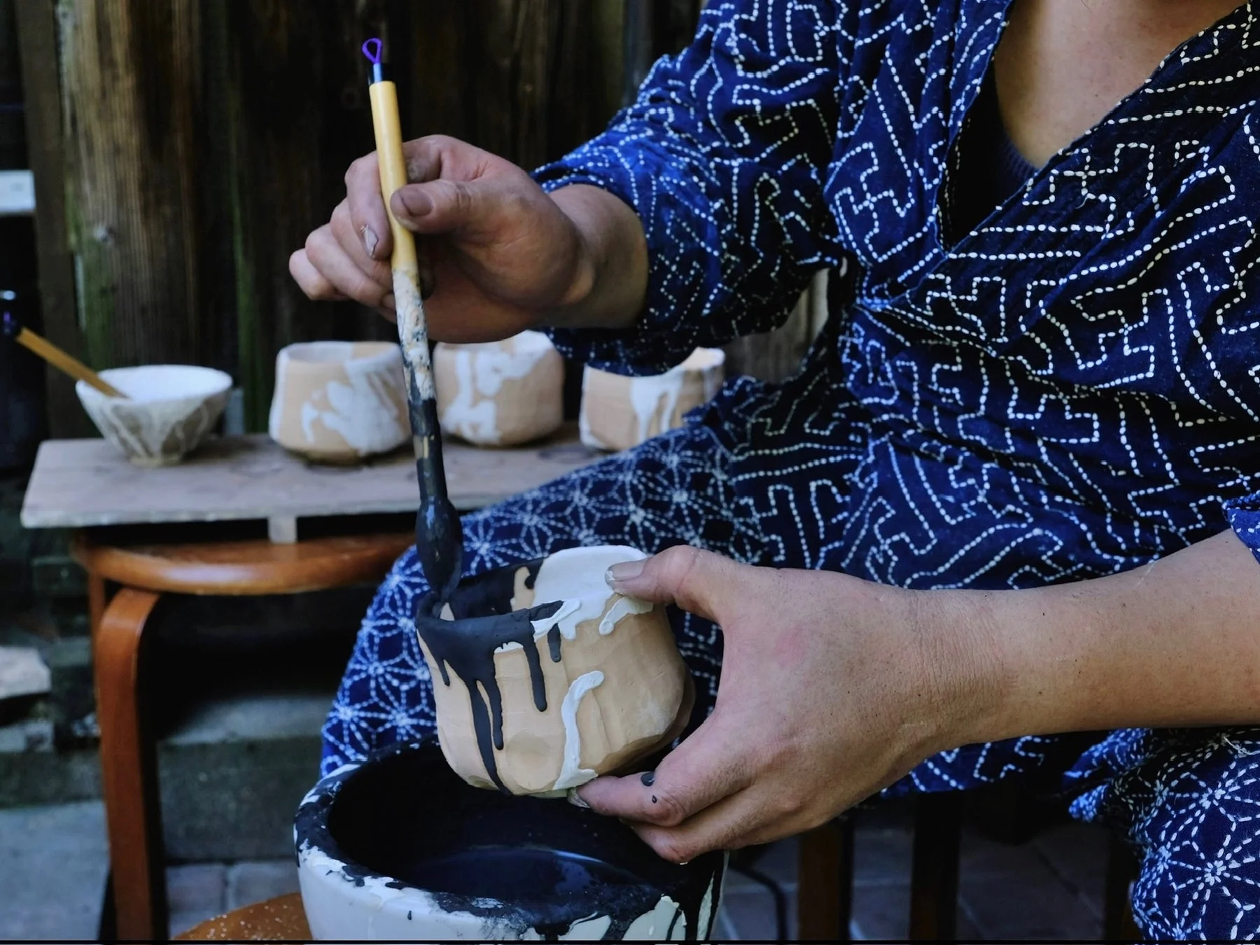 陶芸絵付け体験の様子