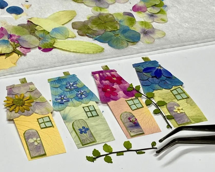 押し花で作られたミニチュアハウス