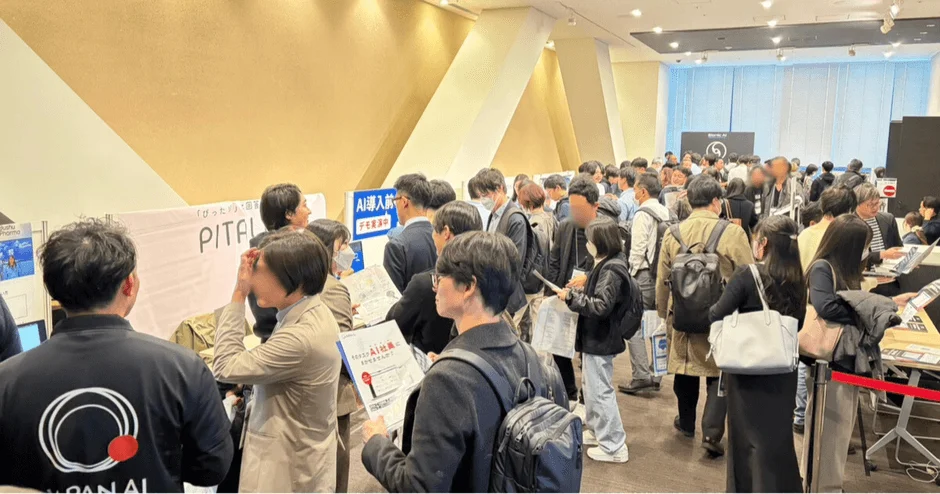 デモブースで賑わう来場者