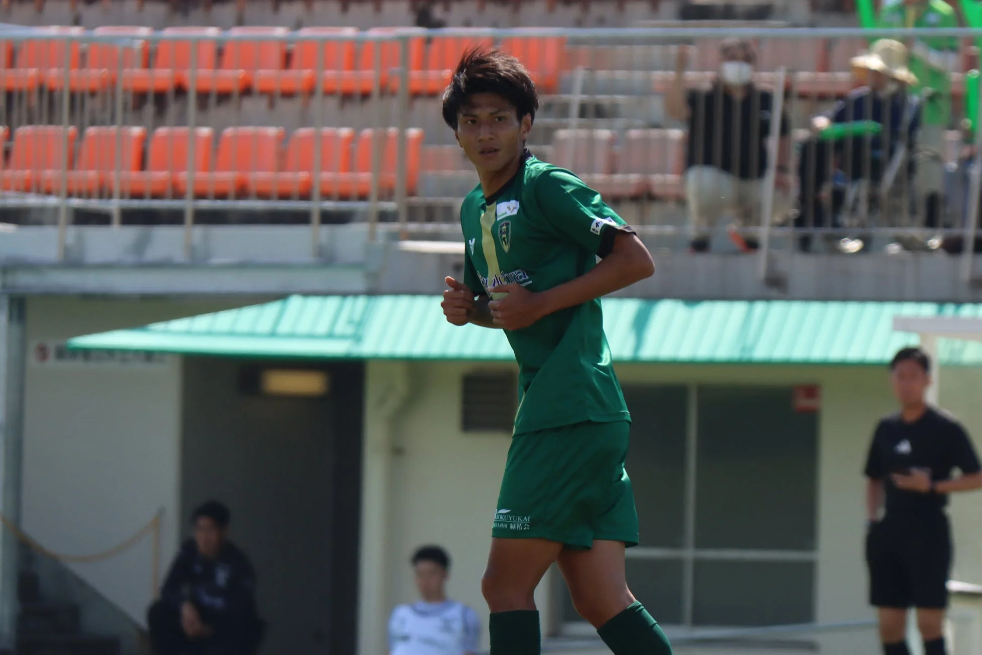 走るVONDS市原FCの選手