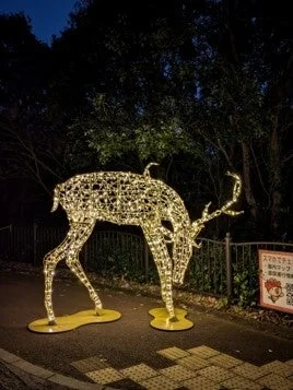 光るシカのオブジェ
