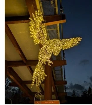 金色に輝く鳥のイルミネーション