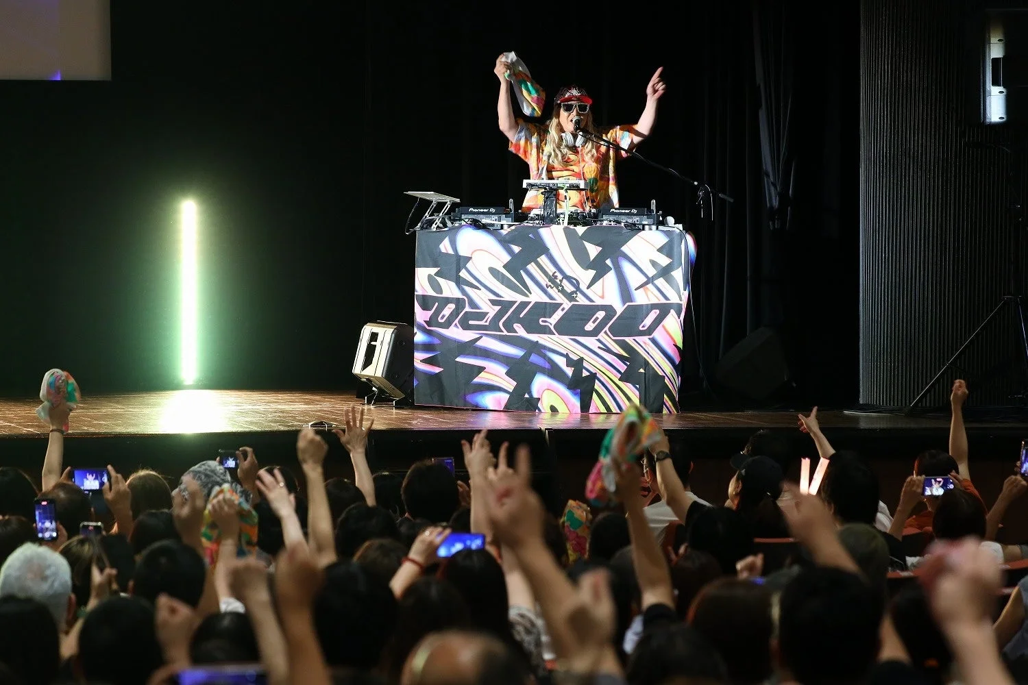 DJ KOOのDJパフォーマンス