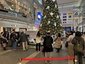 昨年のステーションピアノの様子（賑わう会場）