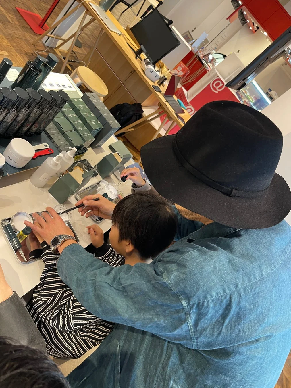 バスソルト&化粧水ワークショップの様子