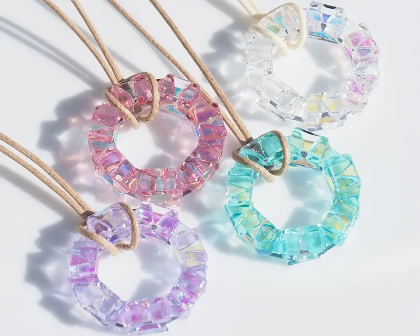 カラフルなレジンアクセサリー