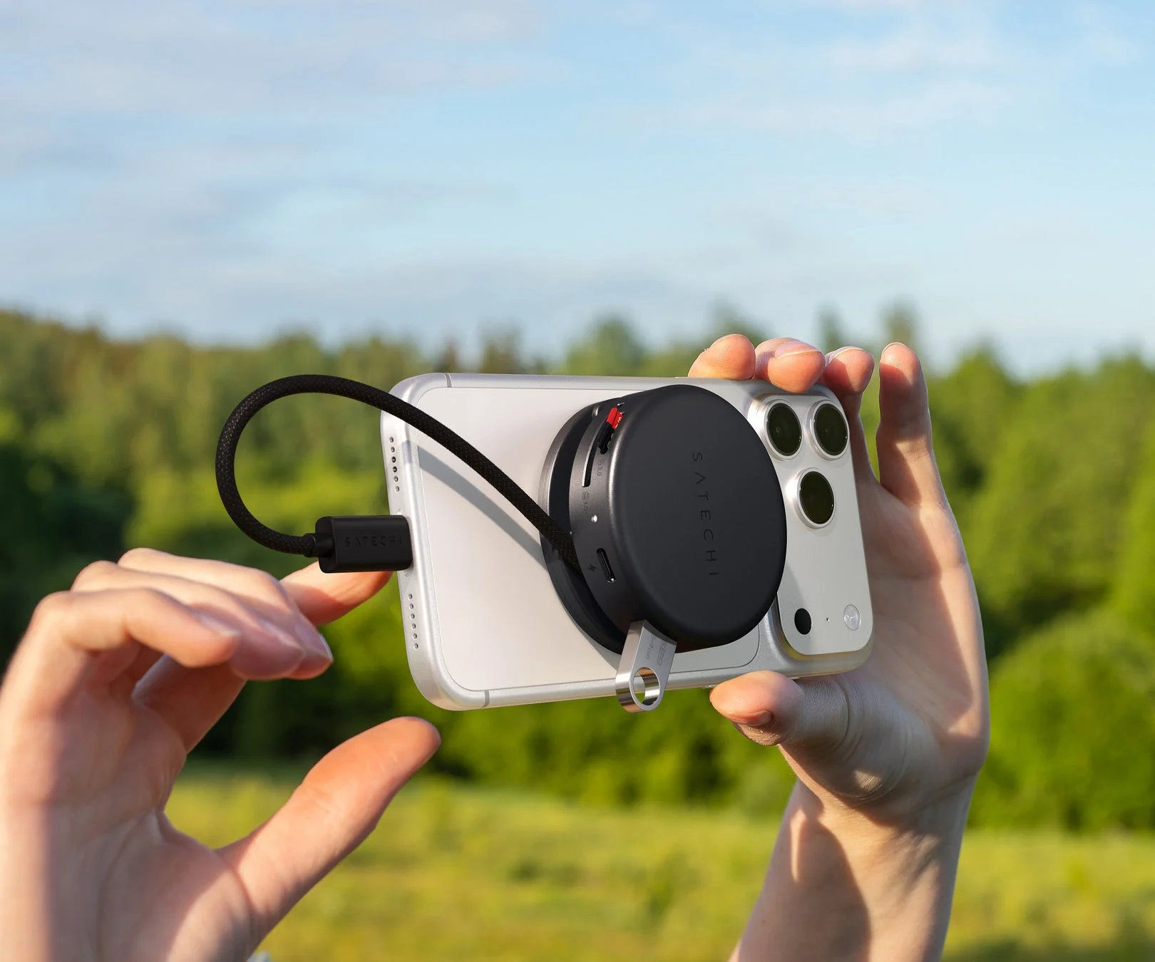 デバイスに取り付けられるマグネット構造のイメージ