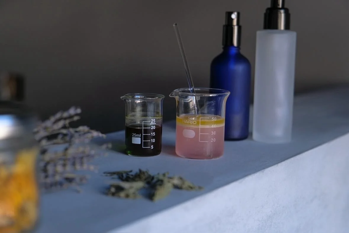 Hapy・age farmのハーブコスメ調合イメージ