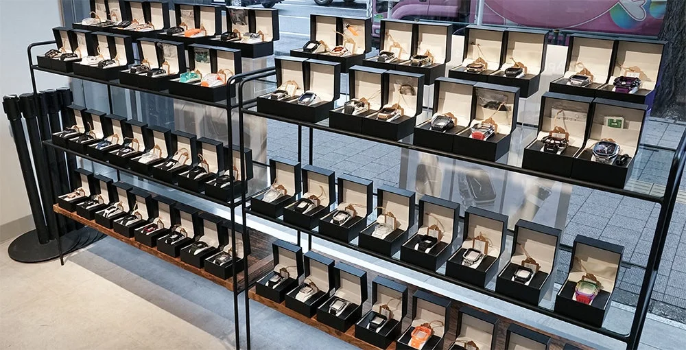 多数の腕時計が陳列された様子