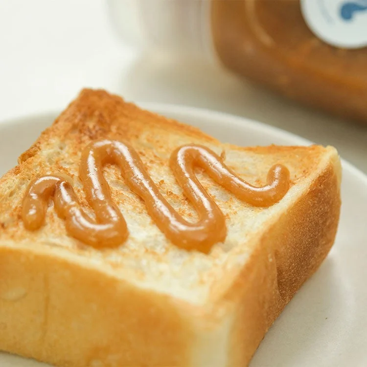 トーストにキャラメルソース