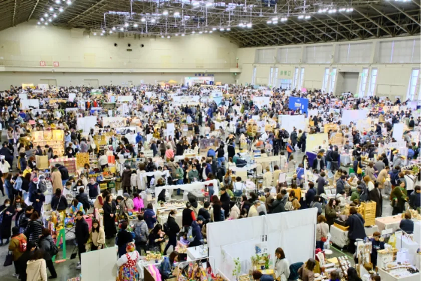 多くの人で賑わうイベント会場