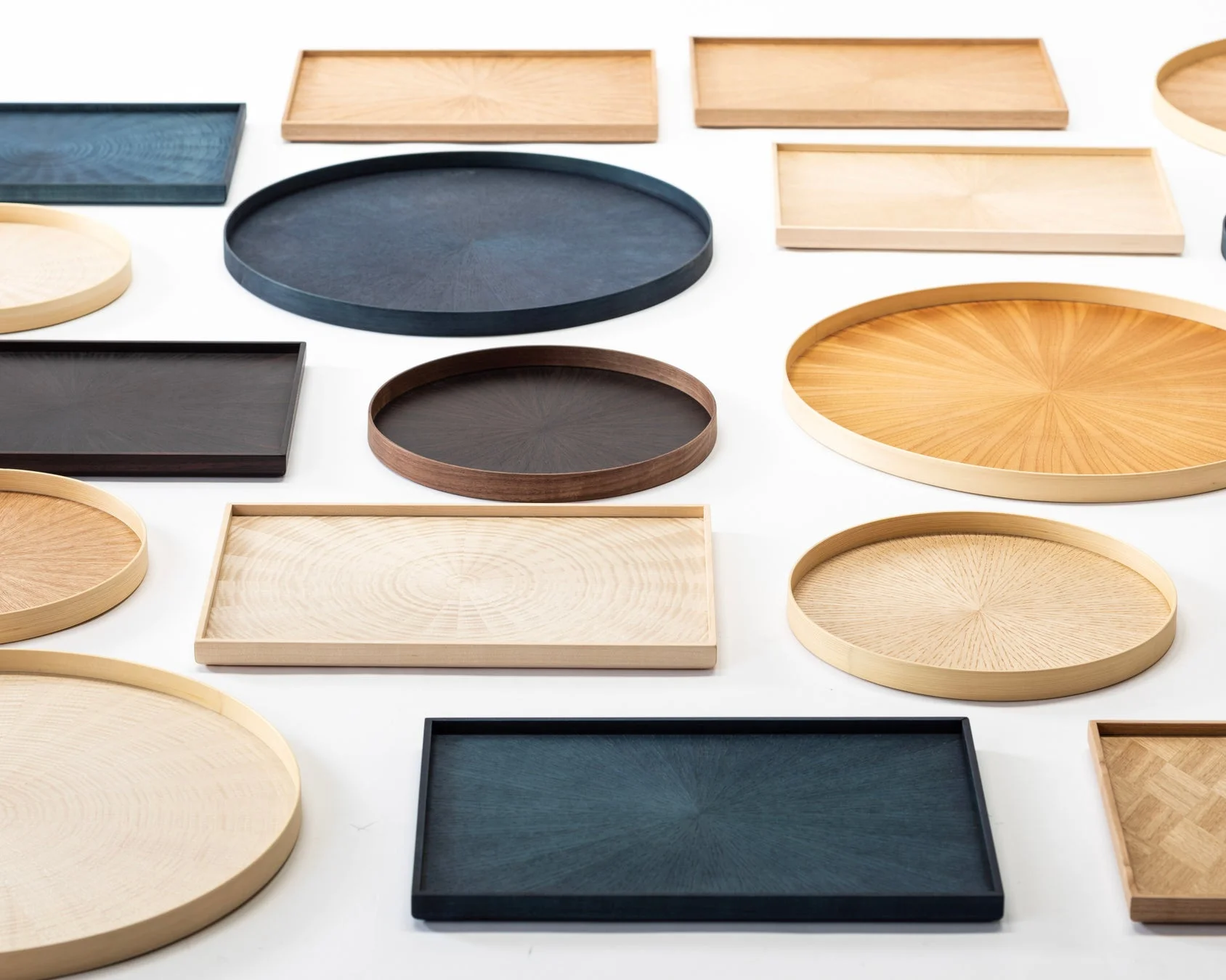様々な木製トレイ