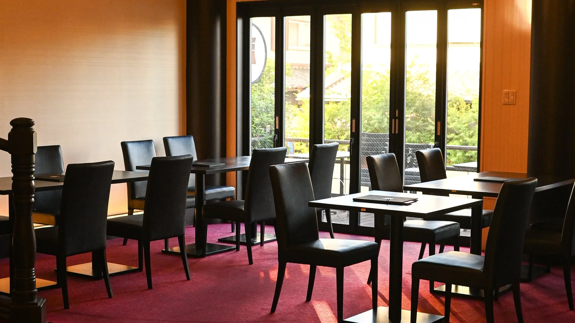 モダンな食事空間