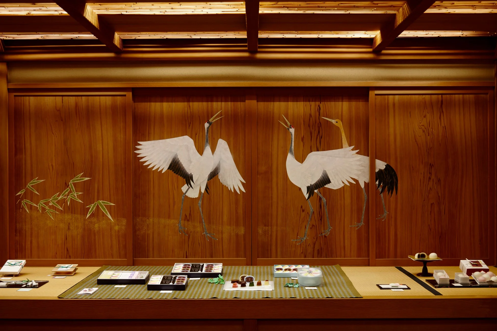 鶴と竹が描かれた杉戸絵