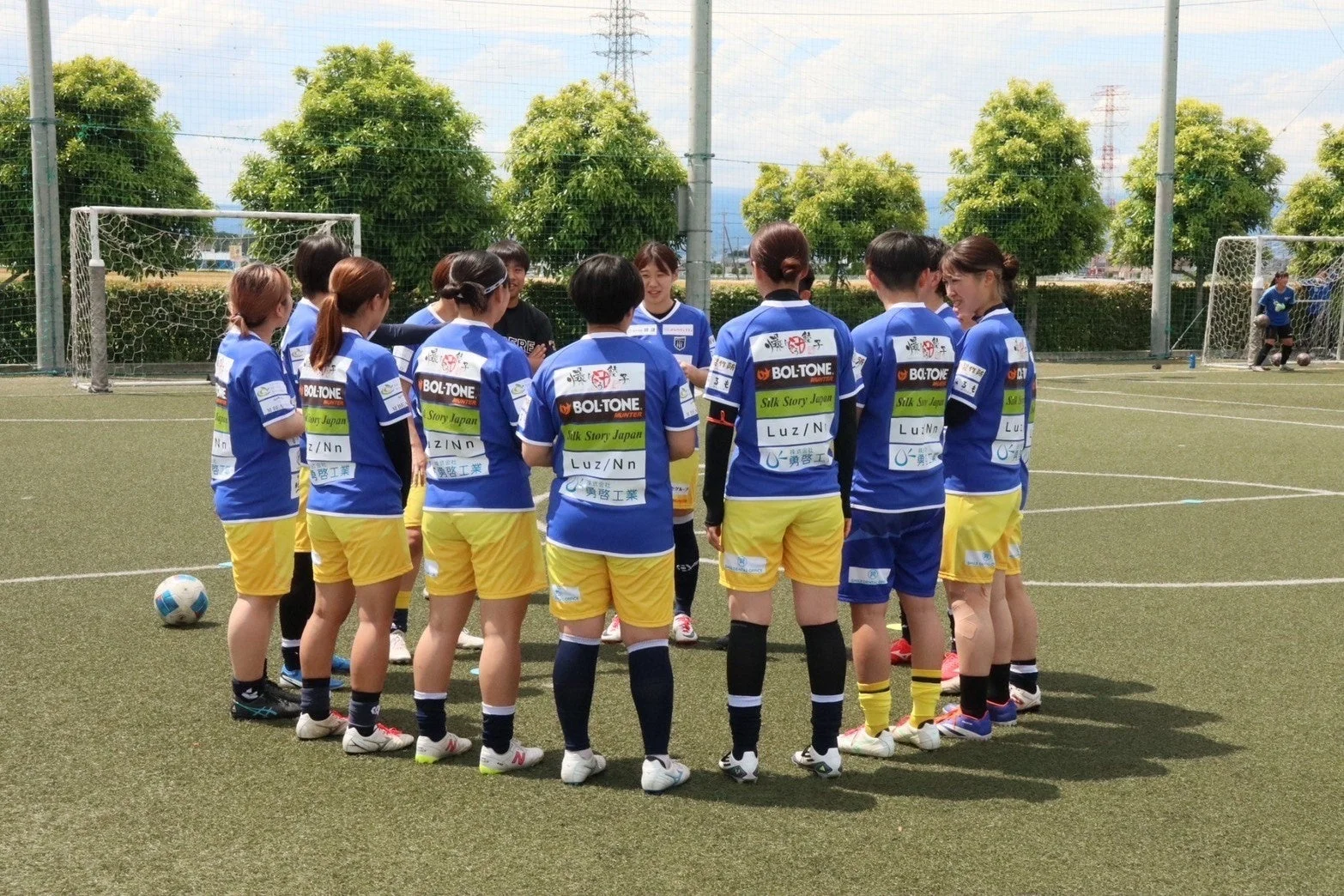 女子サッカーチームの円陣