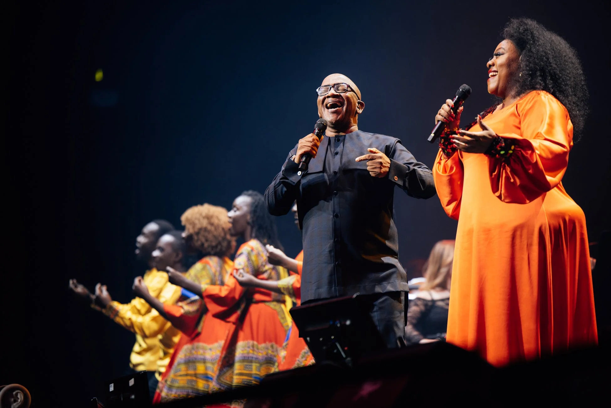 合唱団のパフォーマンス