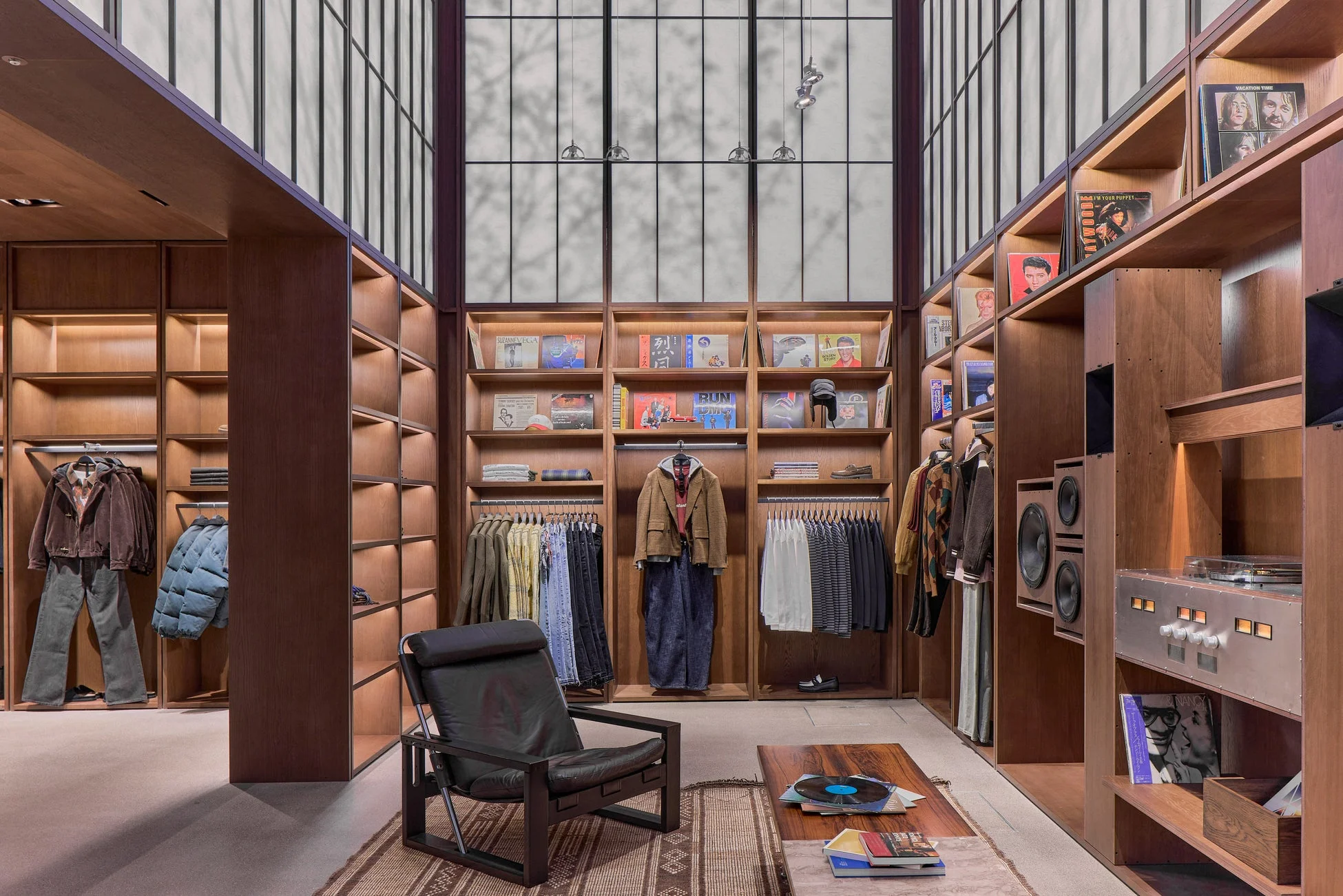 ZARA MAN心斎橋筋のリスニングルーム