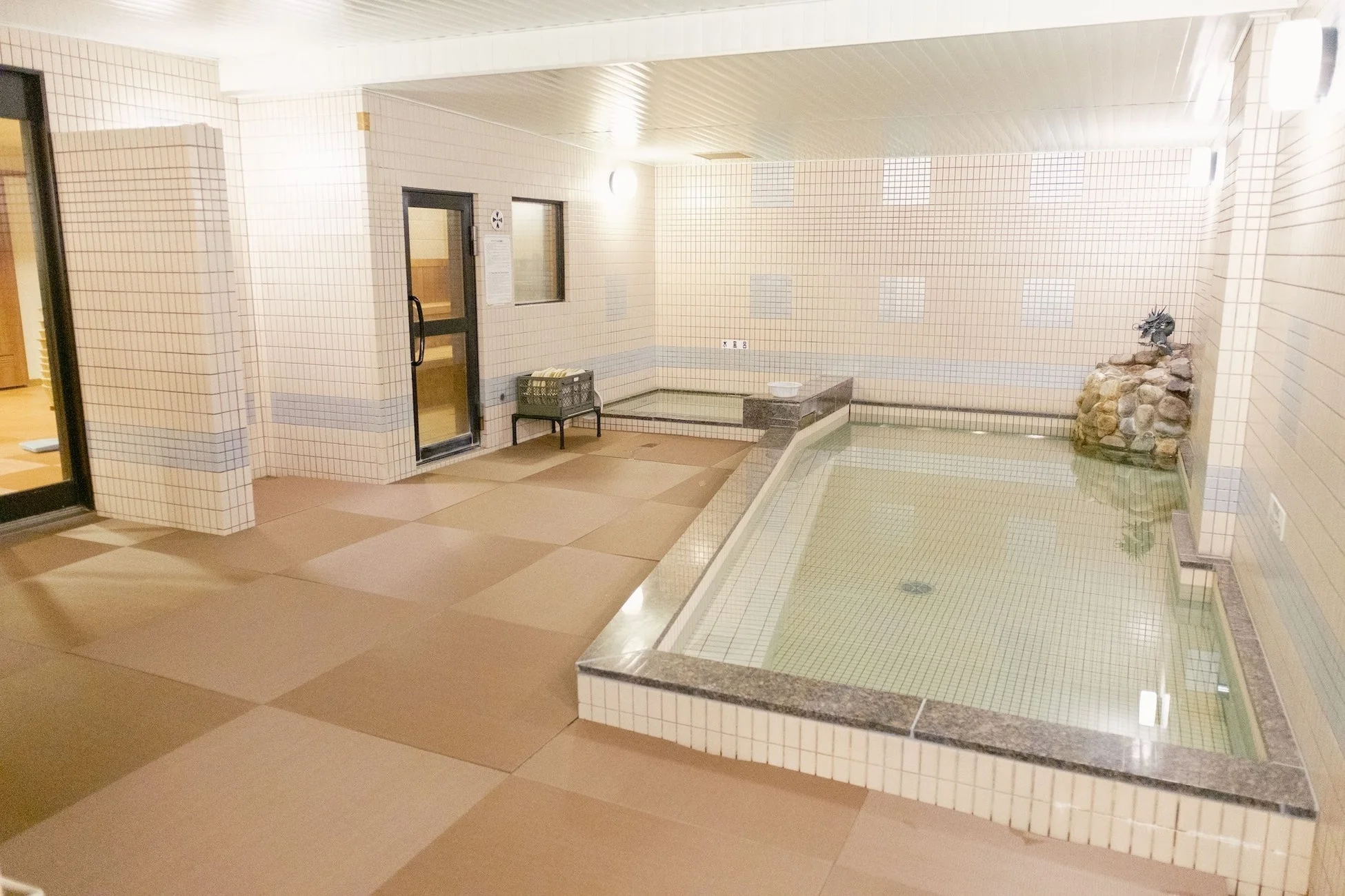 竜神の湯の浴槽