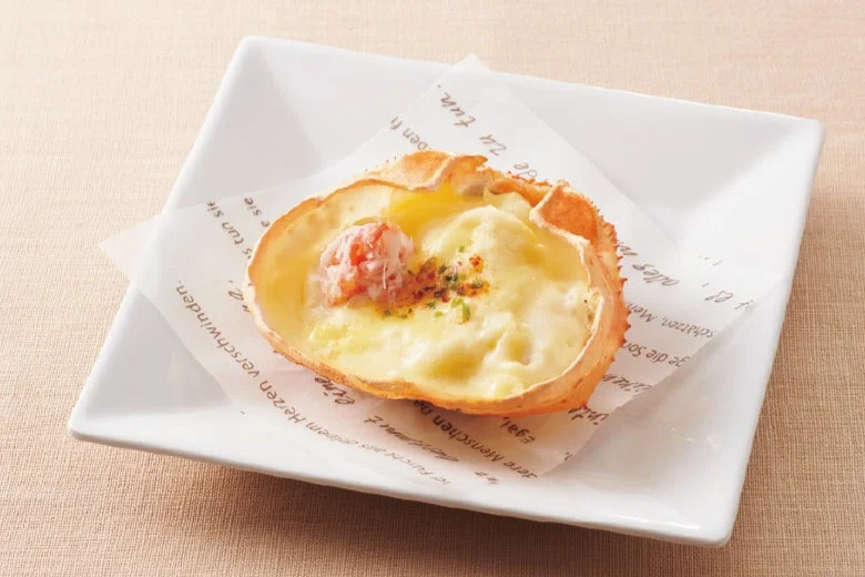 カニの甲羅に盛られたグラタン