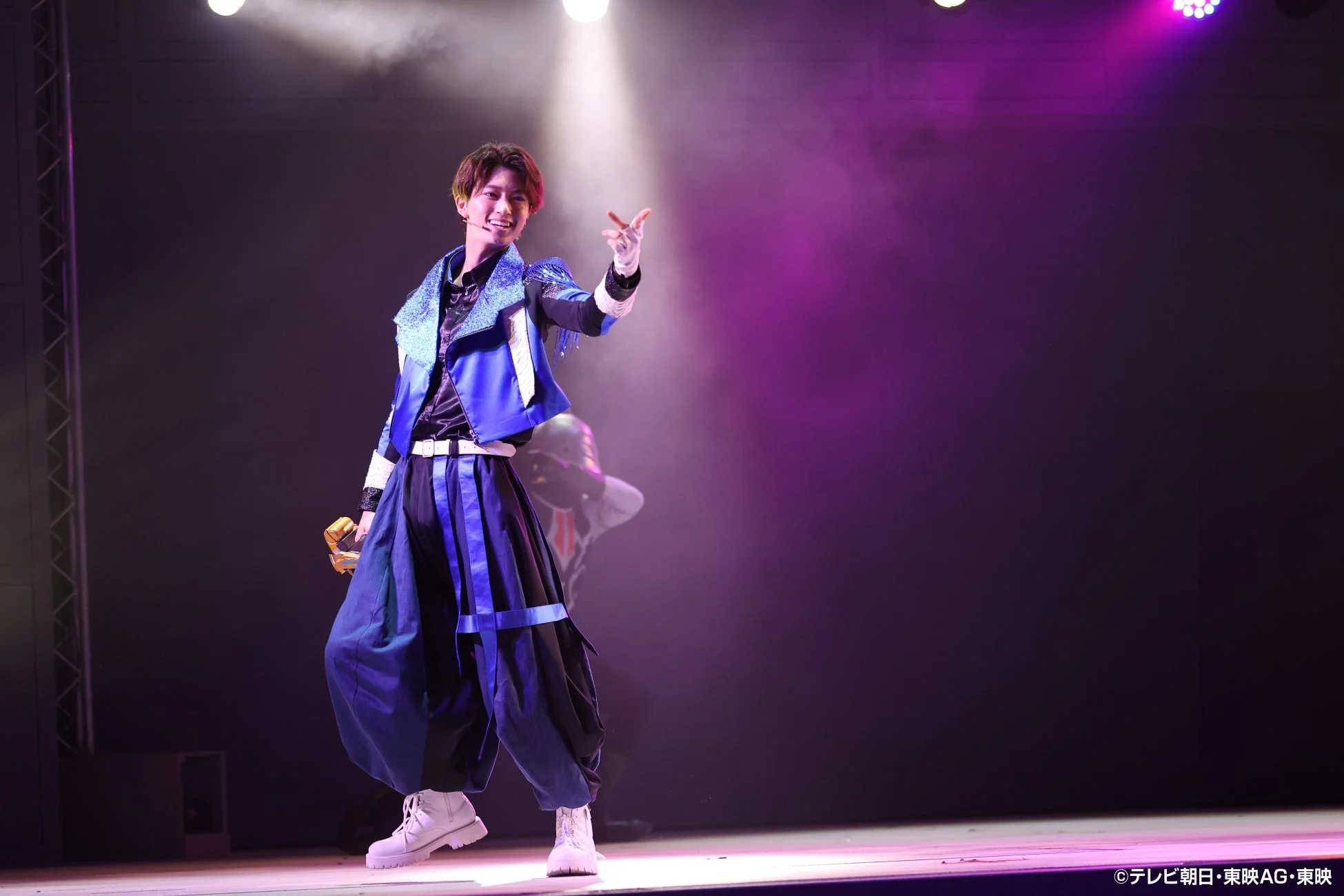 青い衣装の素顔の戦士