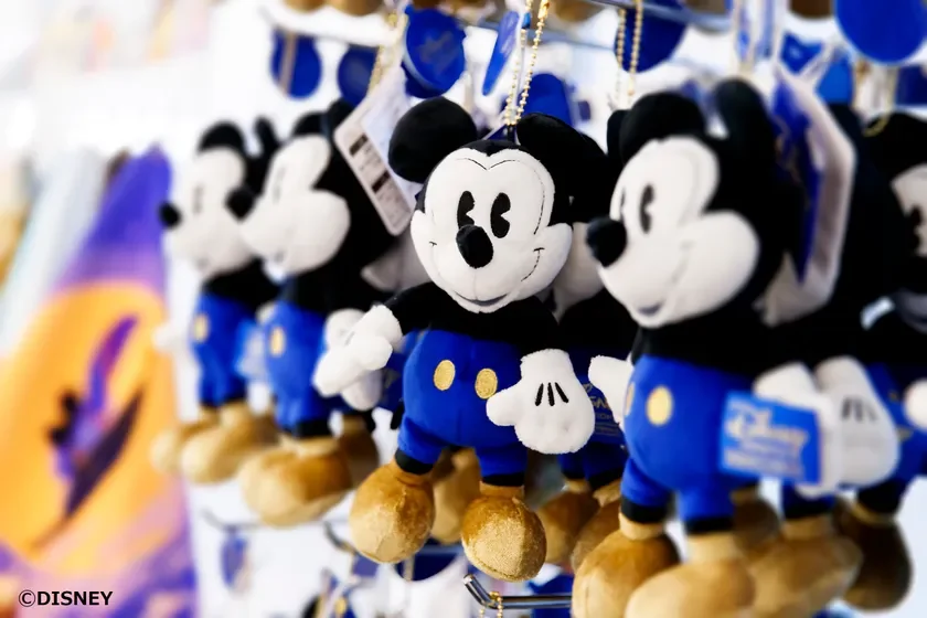 ミッキーマウスのぬいぐるみ