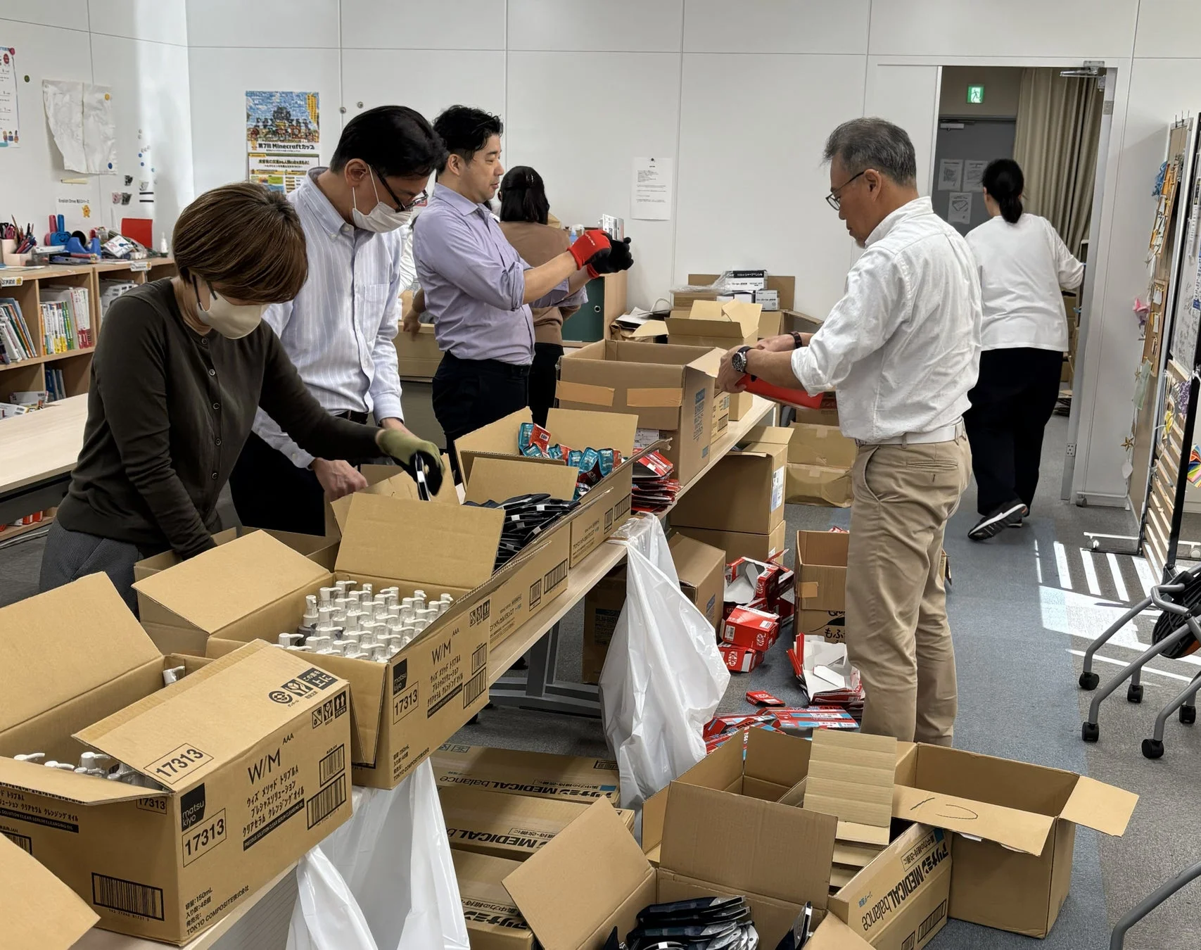 社員ボランティアによる梱包作業