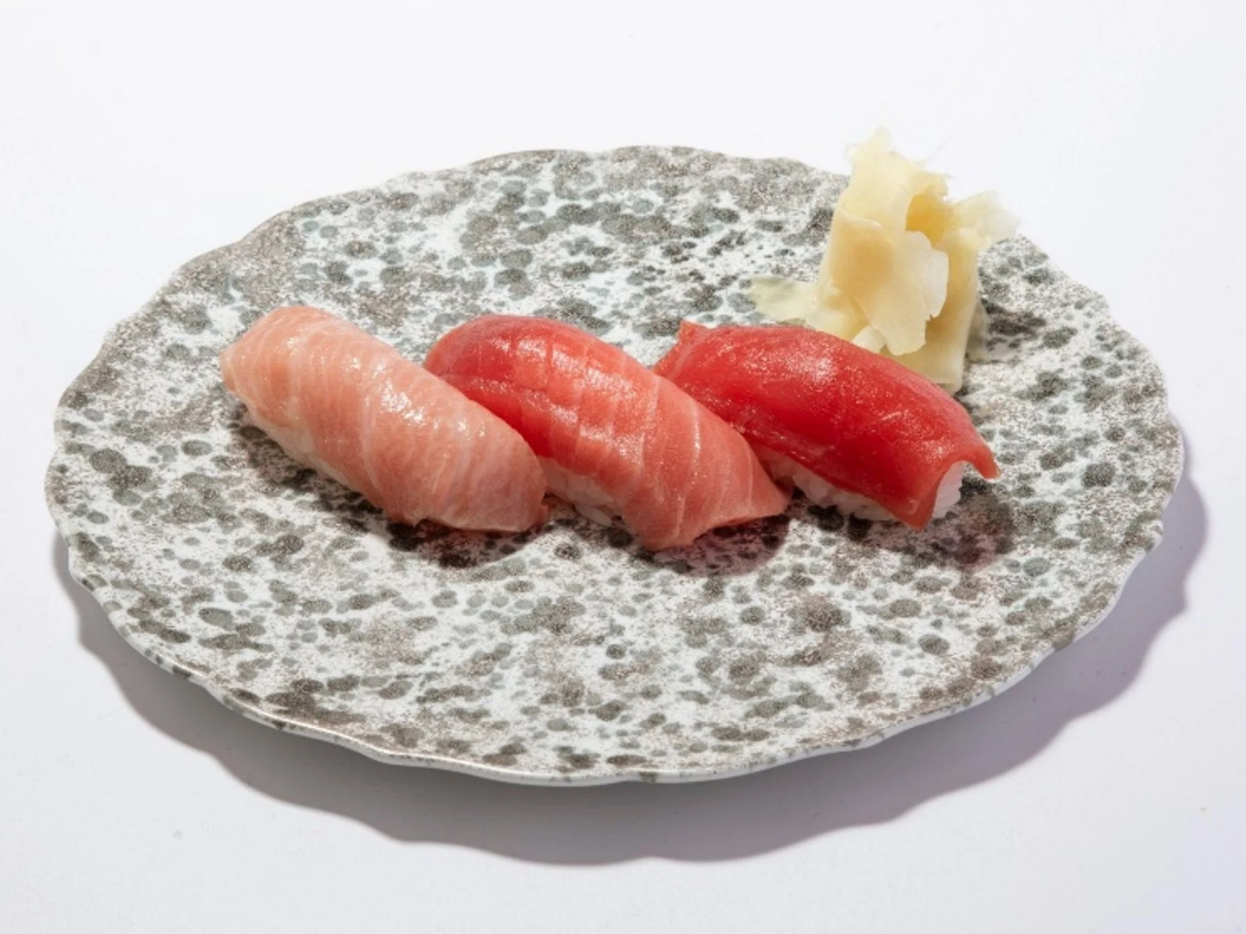 3貫のマグロの握り寿司