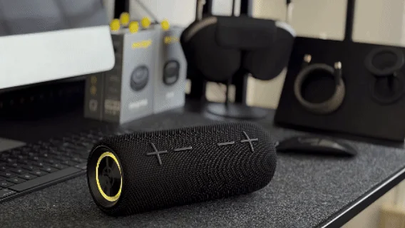 デスクに設置されたMaGdget Dual Speaker