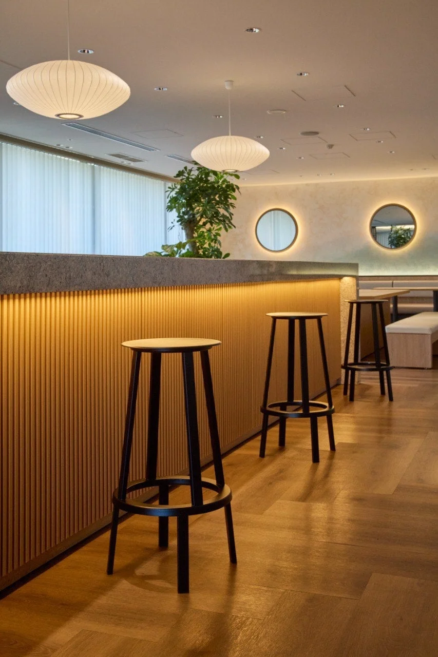 バーカウンターとスツール