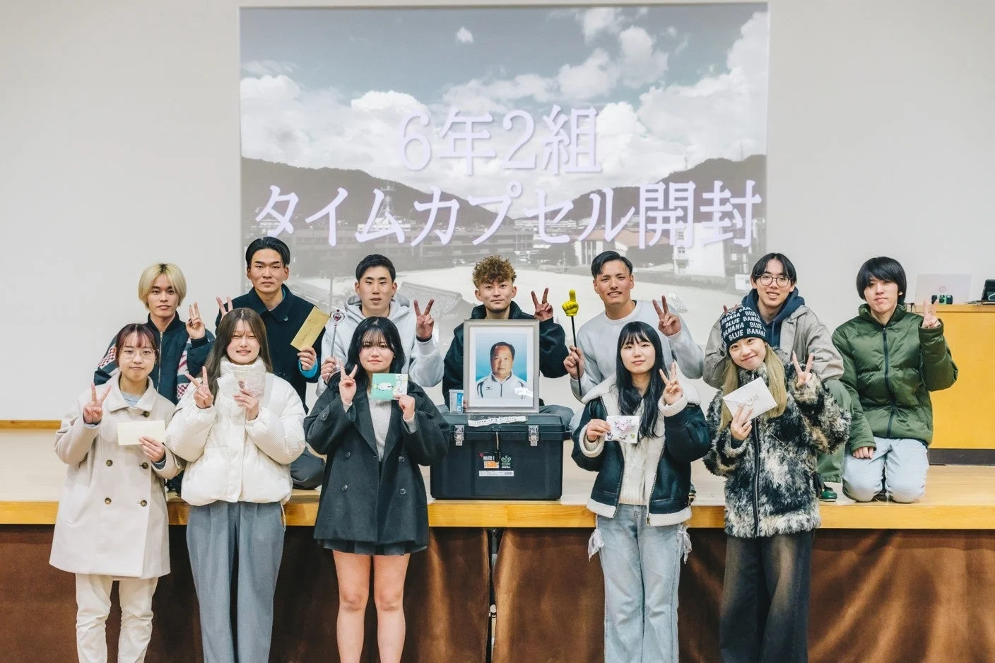 タイムカプセル開封後の集合写真