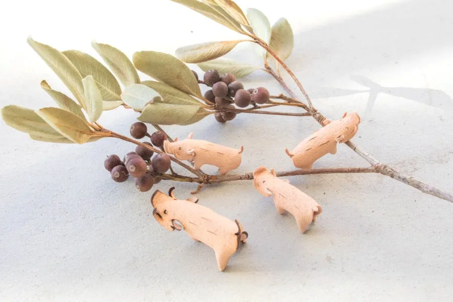 ミニイノシシの置物