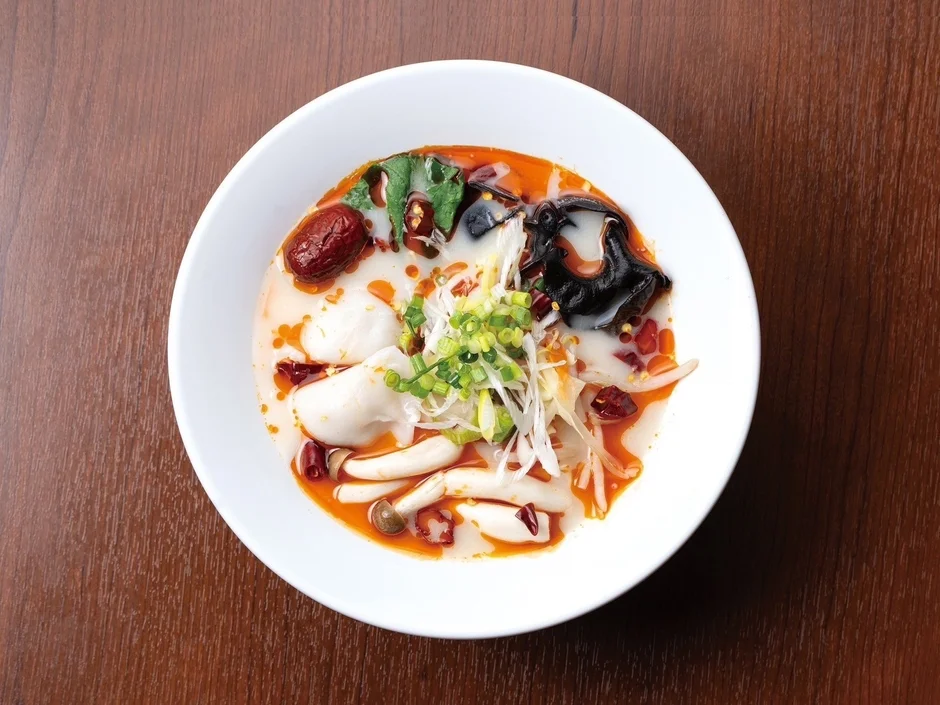 ナツメ、キクラゲ、きのこなどが入った麻辣湯