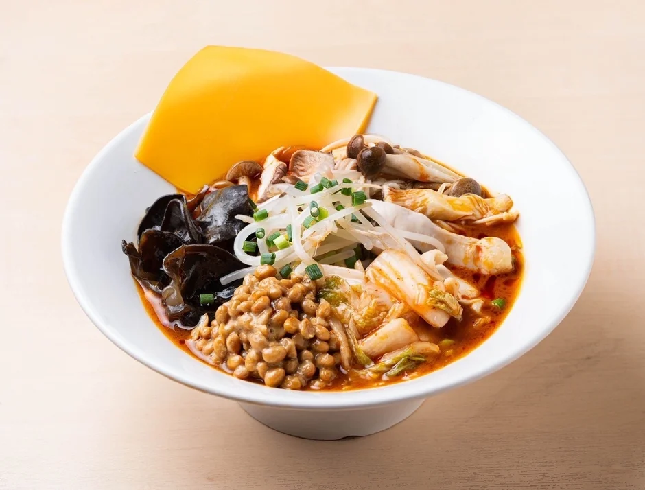 チーズ、きのこ、木耳などが入った麻辣湯